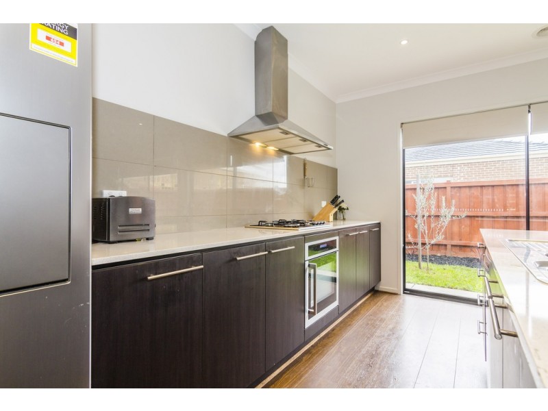 5 Eminence Drive, Cranbourne West VIC 3977
