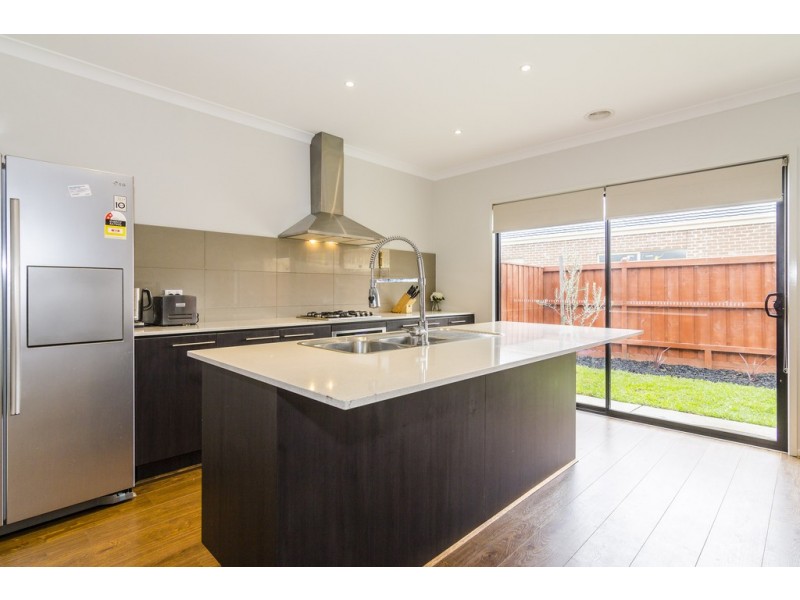 5 Eminence Drive, Cranbourne West VIC 3977
