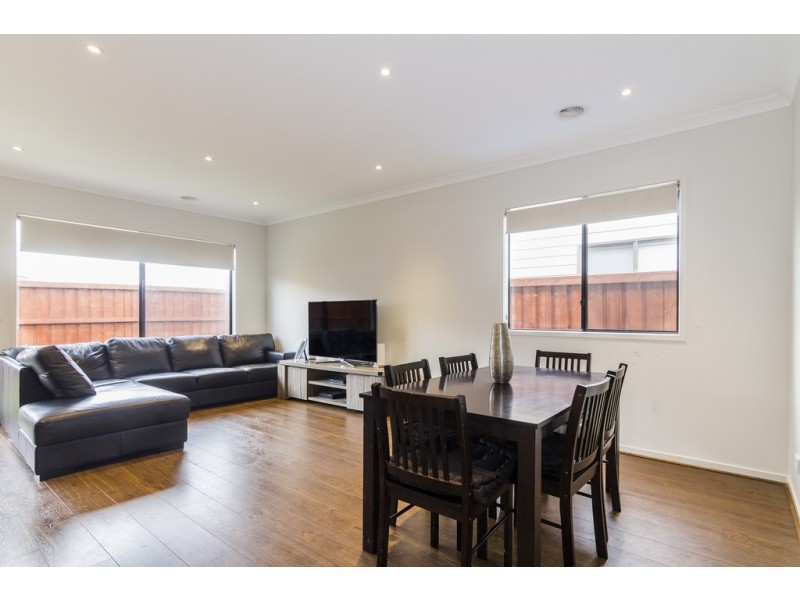 5 Eminence Drive, Cranbourne West VIC 3977