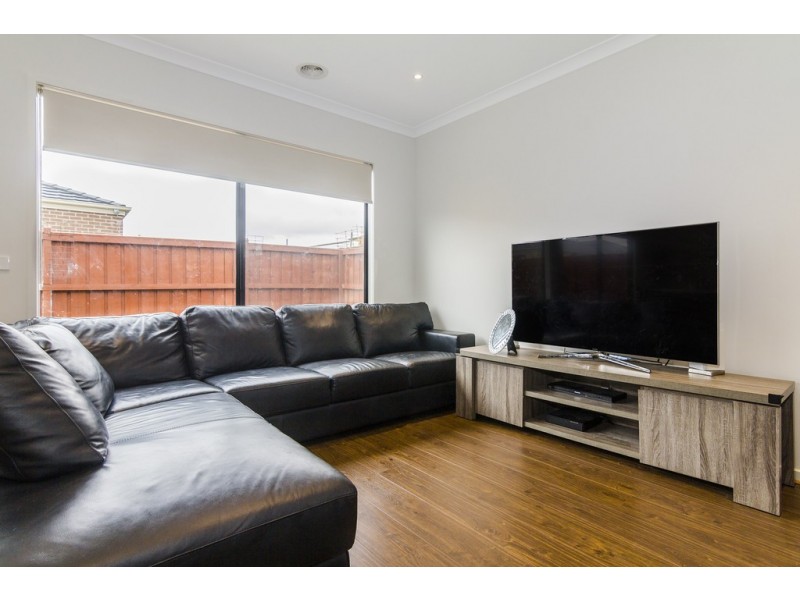 5 Eminence Drive, Cranbourne West VIC 3977
