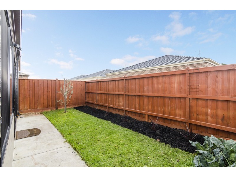 5 Eminence Drive, Cranbourne West VIC 3977