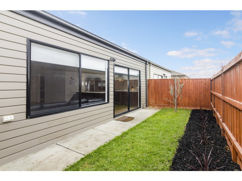 5 Eminence Drive, Cranbourne West VIC 3977