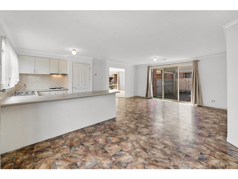 8 Rimes Close, Cranbourne West VIC 3977