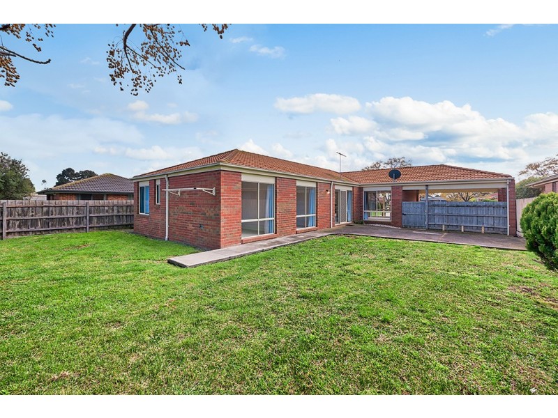 8 Rimes Close, Cranbourne West VIC 3977