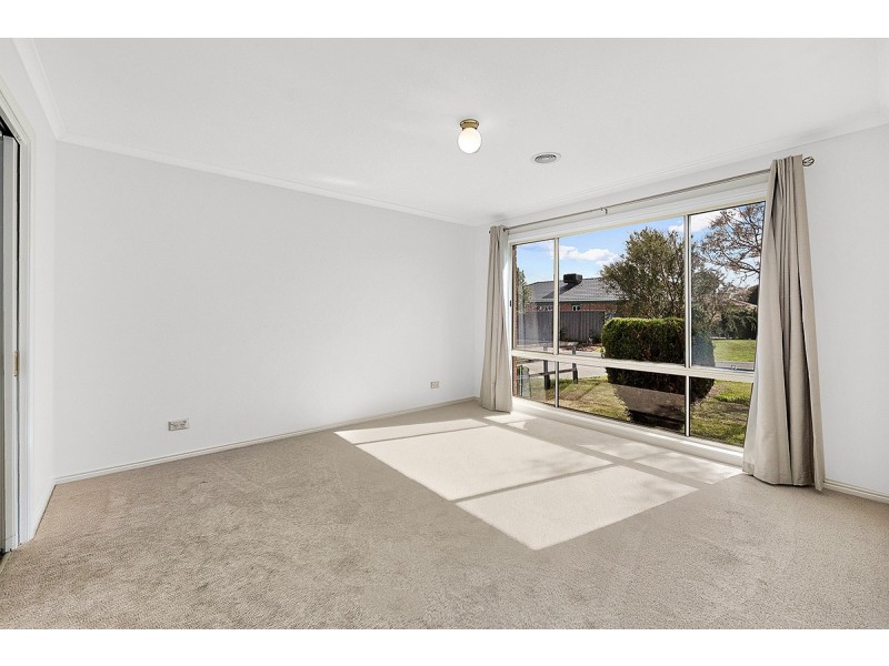 8 Rimes Close, Cranbourne West VIC 3977