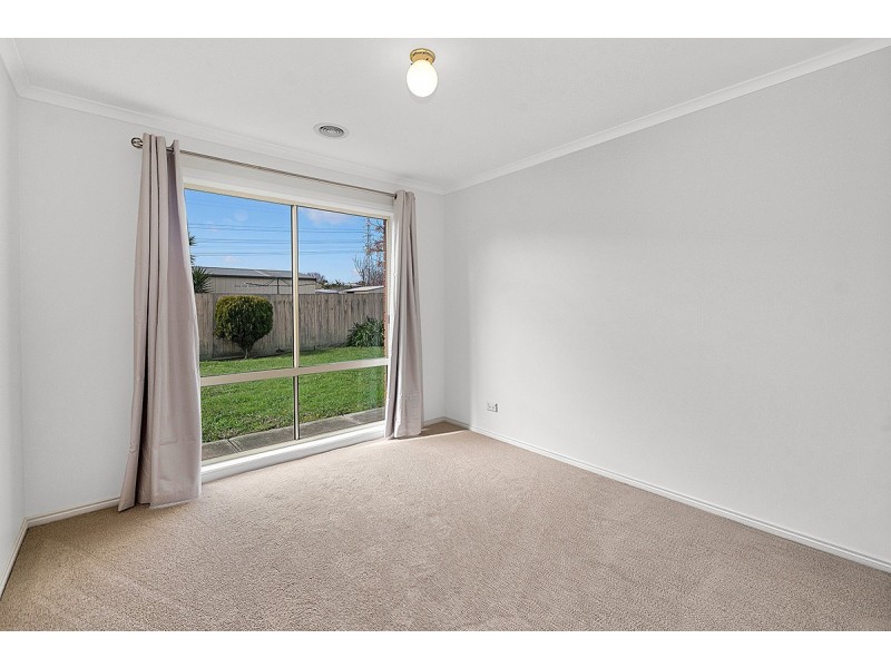 8 Rimes Close, Cranbourne West VIC 3977