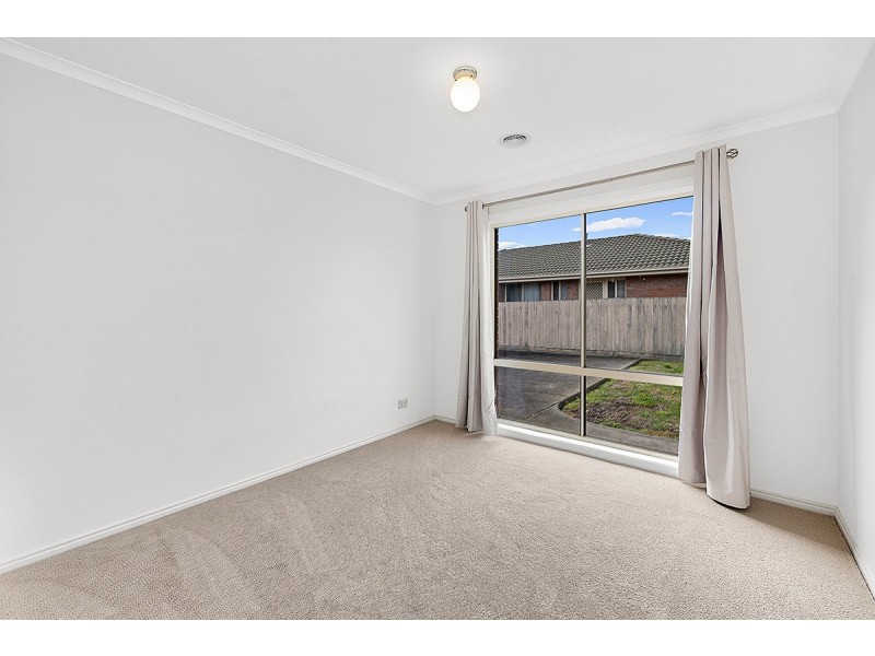 8 Rimes Close, Cranbourne West VIC 3977