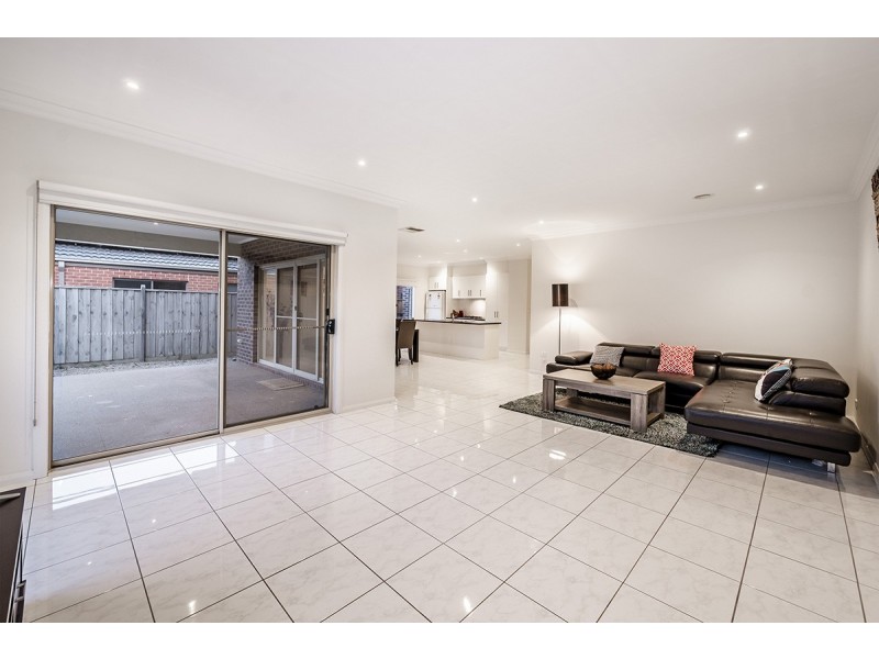 84 Thunderbolt Drive, Cranbourne East VIC 3977