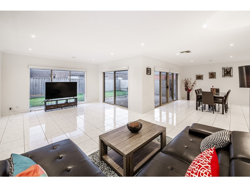84 Thunderbolt Drive, Cranbourne East VIC 3977