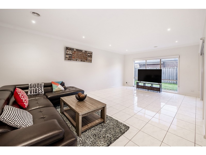 84 Thunderbolt Drive, Cranbourne East VIC 3977