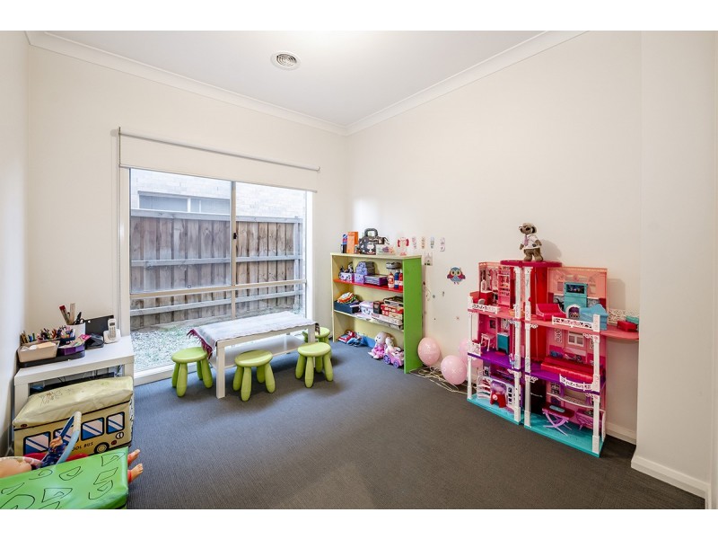 84 Thunderbolt Drive, Cranbourne East VIC 3977