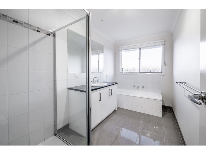 84 Thunderbolt Drive, Cranbourne East VIC 3977