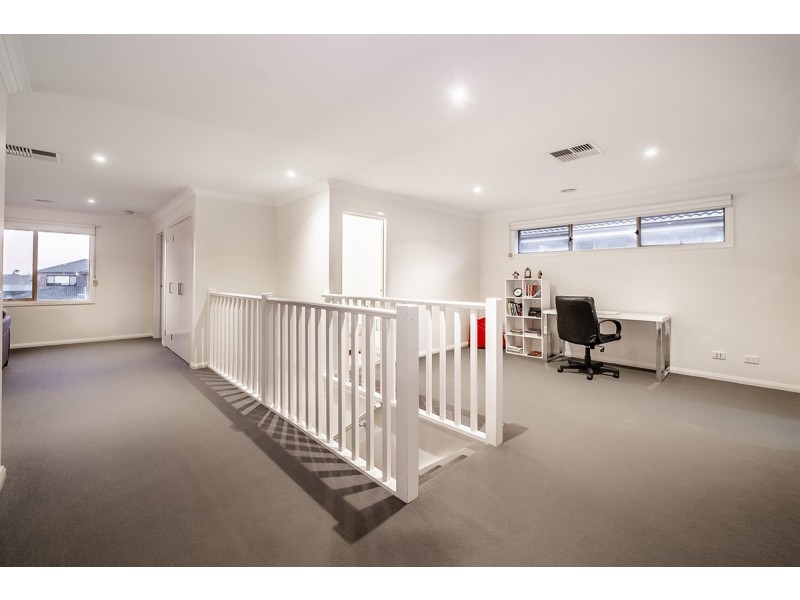 84 Thunderbolt Drive, Cranbourne East VIC 3977