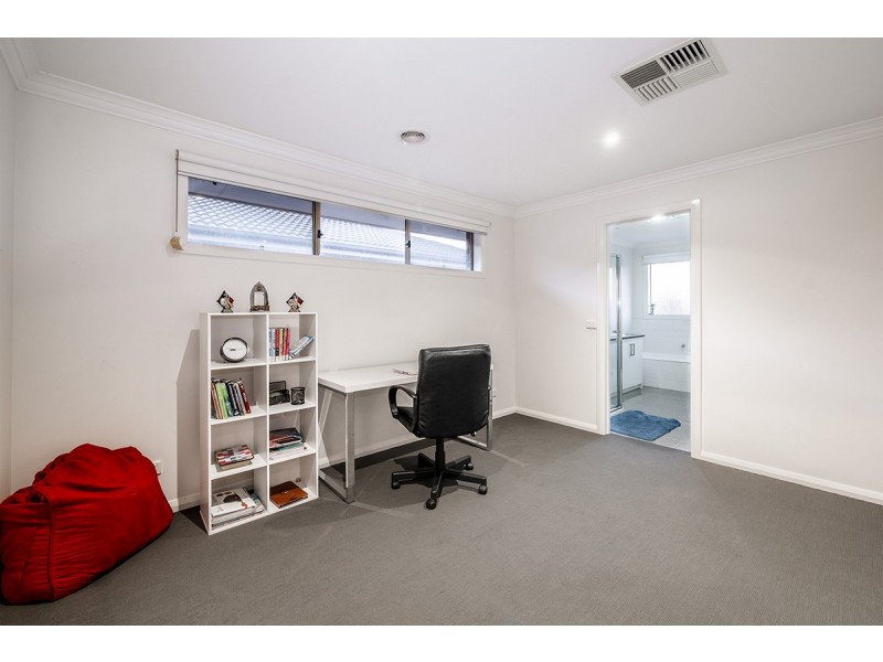 84 Thunderbolt Drive, Cranbourne East VIC 3977
