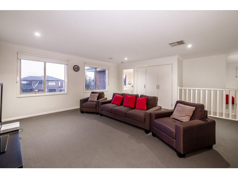 84 Thunderbolt Drive, Cranbourne East VIC 3977