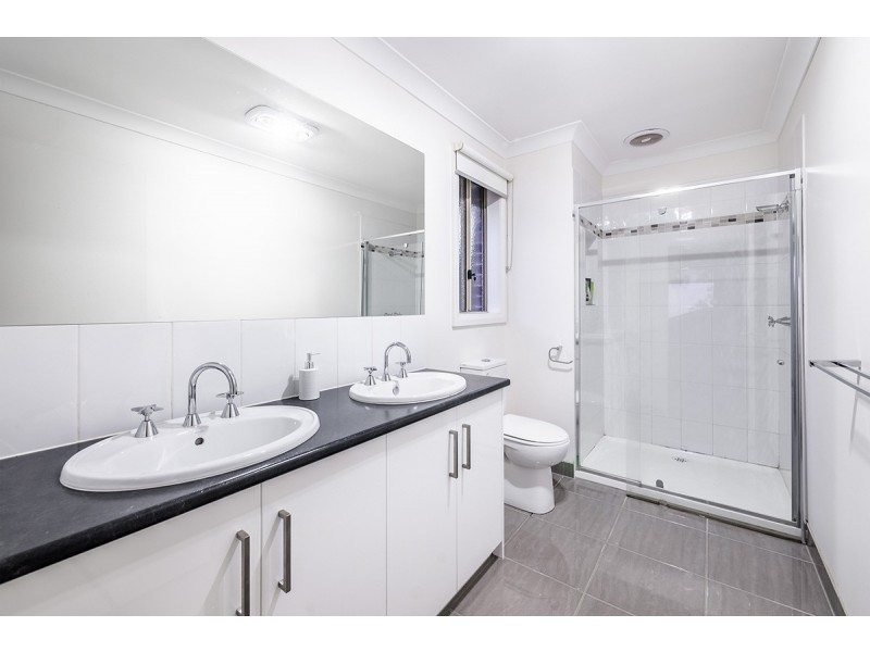 84 Thunderbolt Drive, Cranbourne East VIC 3977