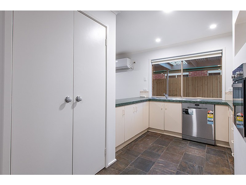 5 Friendship Close, Cranbourne West VIC 3977