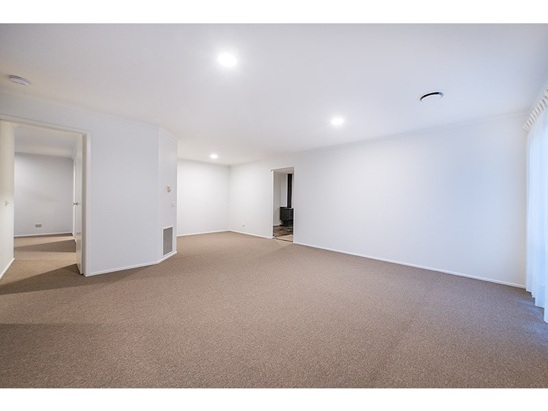 5 Friendship Close, Cranbourne West VIC 3977