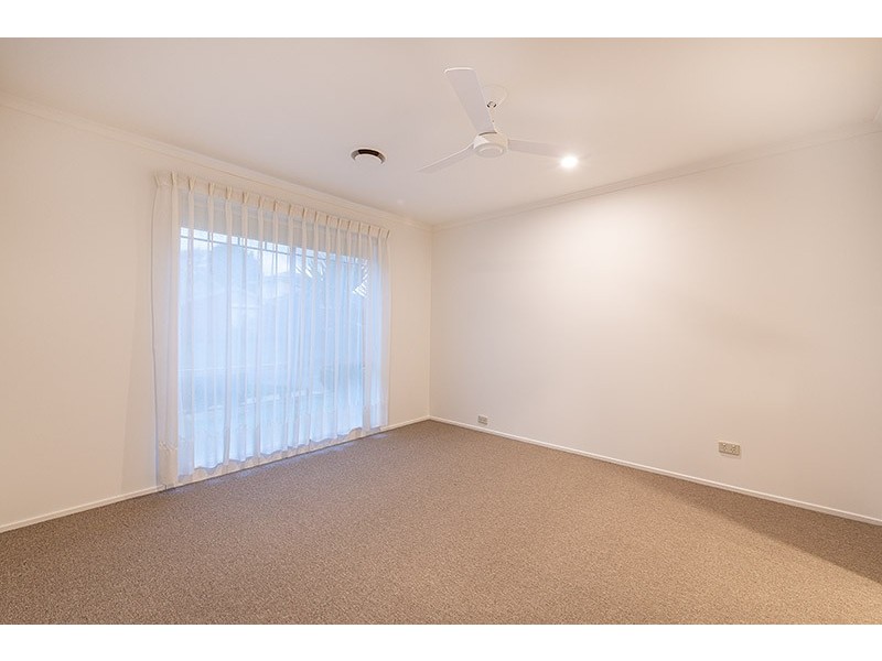 5 Friendship Close, Cranbourne West VIC 3977