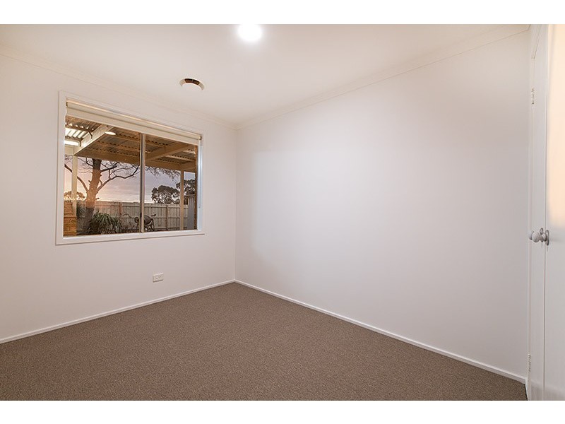 5 Friendship Close, Cranbourne West VIC 3977