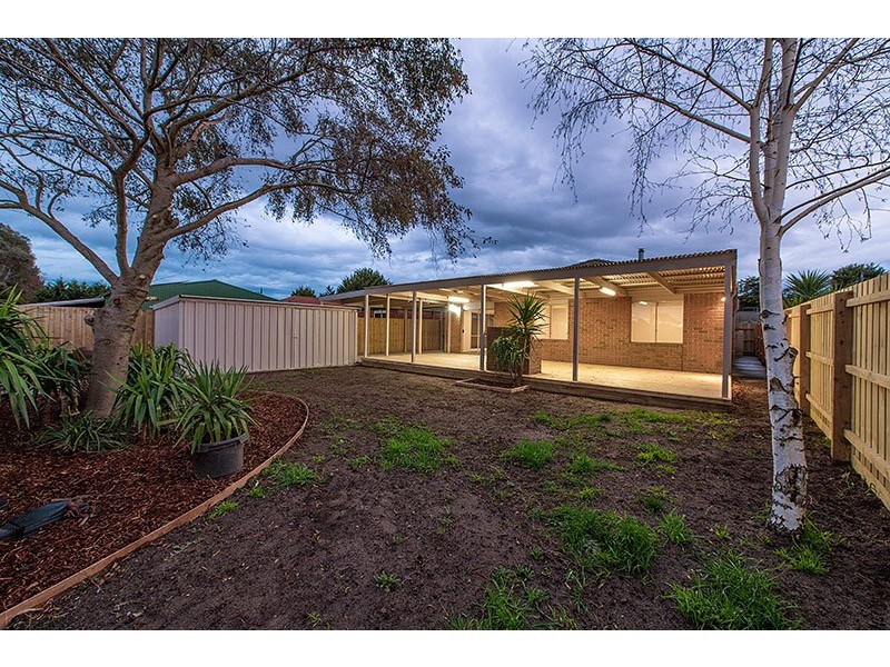 5 Friendship Close, Cranbourne West VIC 3977