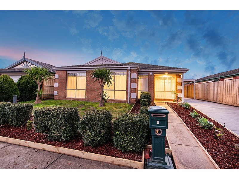 5 Friendship Close, Cranbourne West VIC 3977
