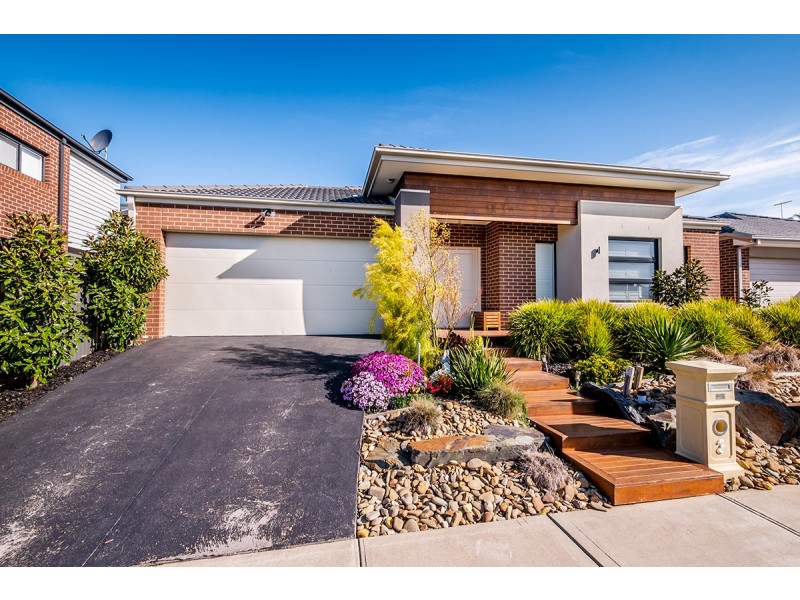 3 Hibernia Place, Cranbourne East VIC 3977