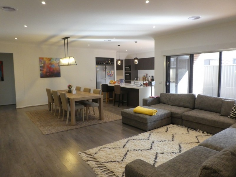 3 Hibernia Place, Cranbourne East VIC 3977