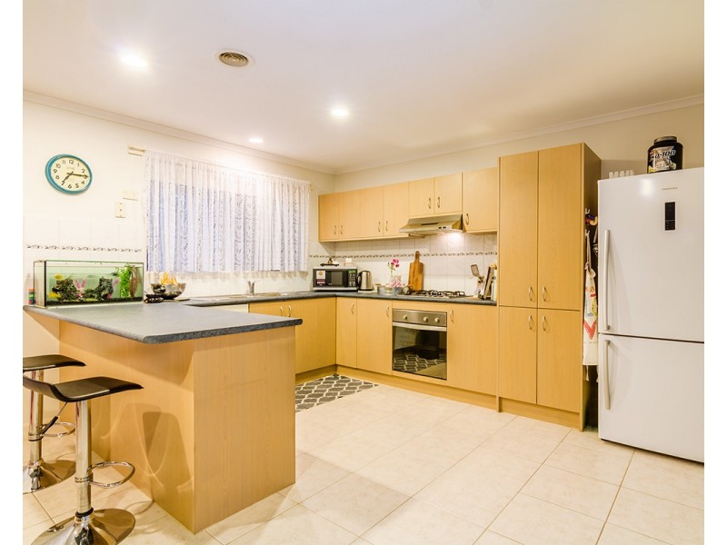 9 Staunton Walk, Cranbourne East VIC 3977