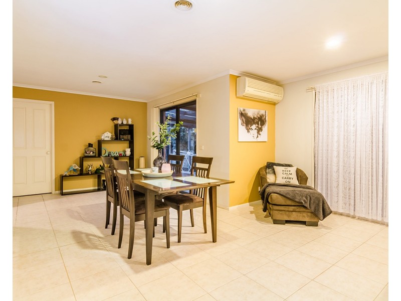 9 Staunton Walk, Cranbourne East VIC 3977