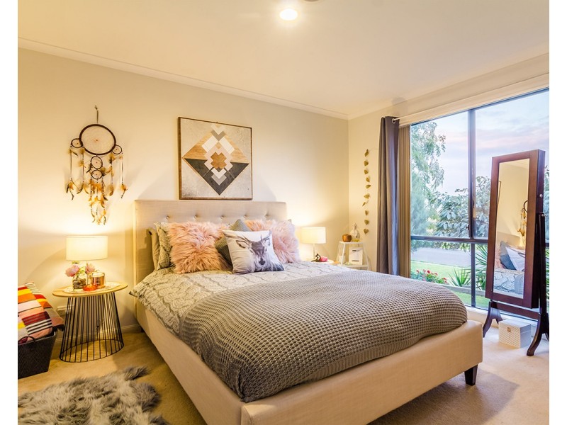 9 Staunton Walk, Cranbourne East VIC 3977