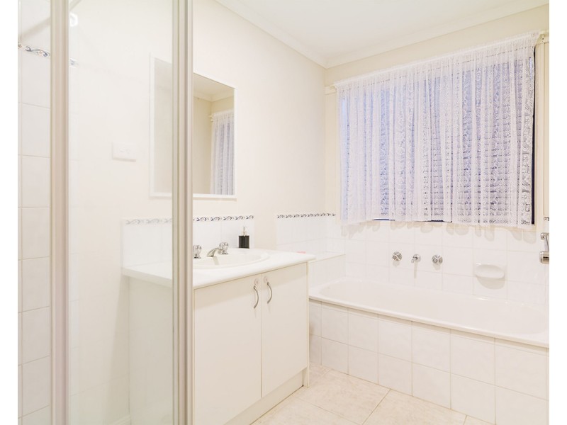 9 Staunton Walk, Cranbourne East VIC 3977