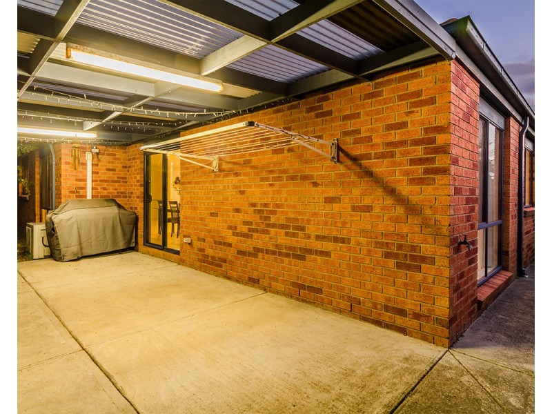 9 Staunton Walk, Cranbourne East VIC 3977
