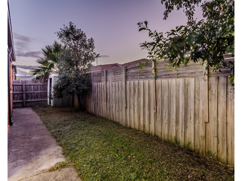 9 Staunton Walk, Cranbourne East VIC 3977