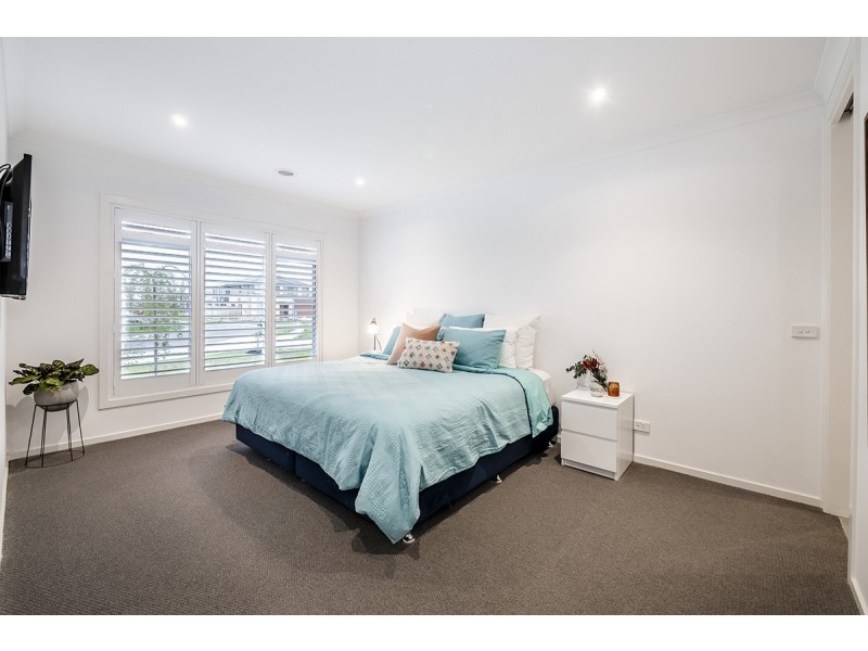 11 Greenglade Way, Cranbourne East VIC 3977