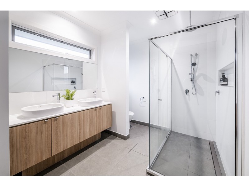 11 Greenglade Way, Cranbourne East VIC 3977