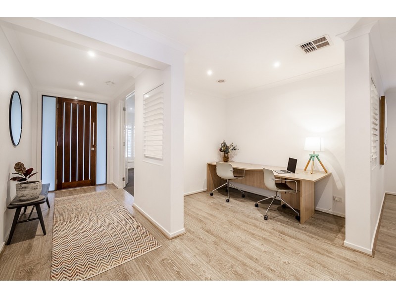 11 Greenglade Way, Cranbourne East VIC 3977