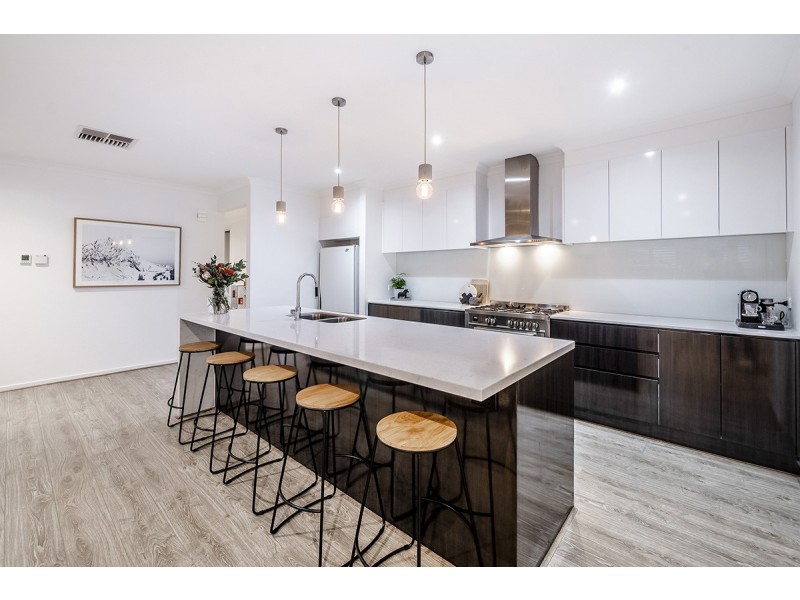 11 Greenglade Way, Cranbourne East VIC 3977