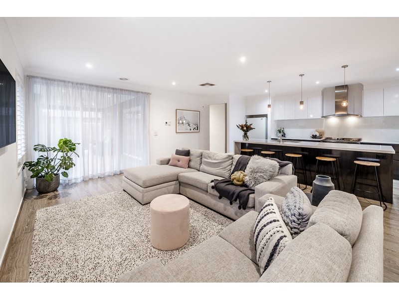 11 Greenglade Way, Cranbourne East VIC 3977