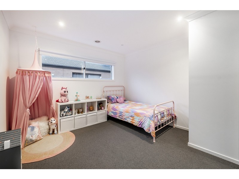 11 Greenglade Way, Cranbourne East VIC 3977
