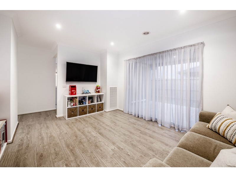 11 Greenglade Way, Cranbourne East VIC 3977