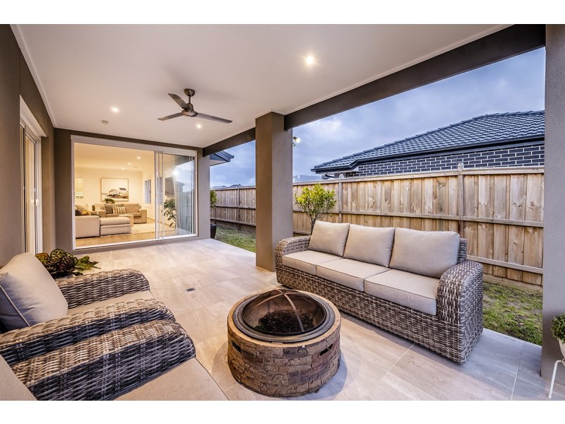 11 Greenglade Way, Cranbourne East VIC 3977