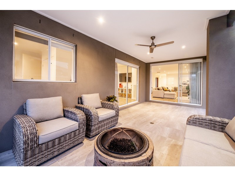 11 Greenglade Way, Cranbourne East VIC 3977