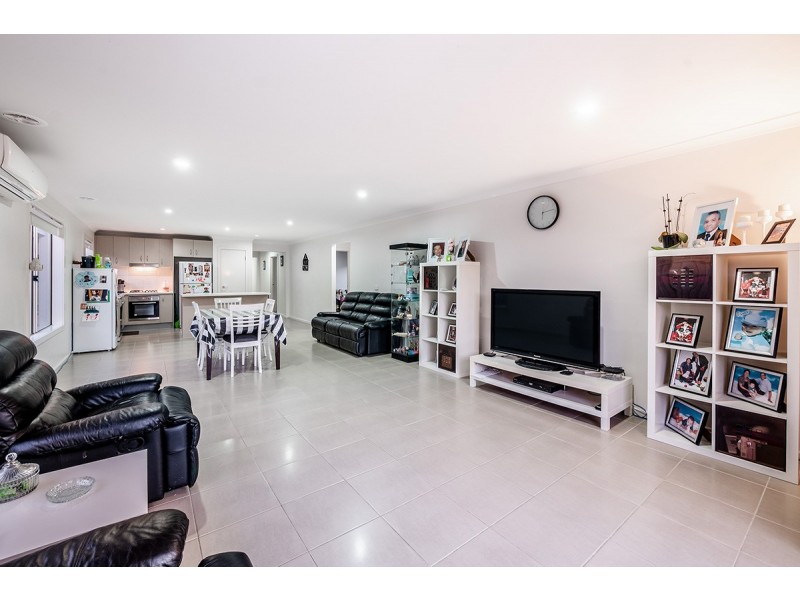 17 Glenelg Street, Clyde North VIC 3978