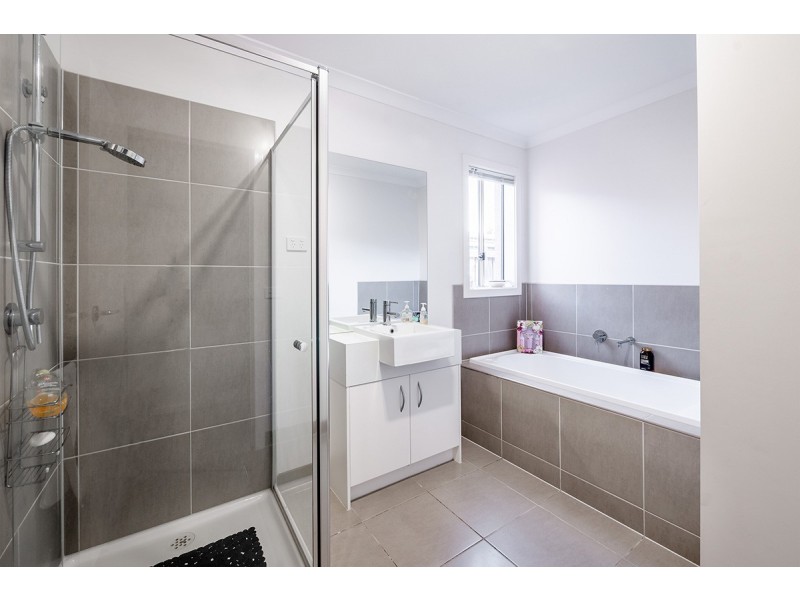 17 Glenelg Street, Clyde North VIC 3978