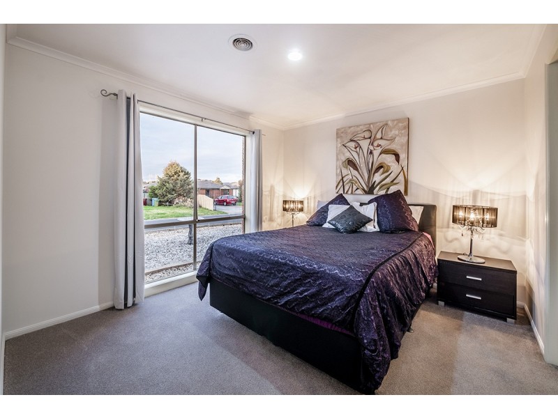3 Kells Close, Cranbourne East VIC 3977