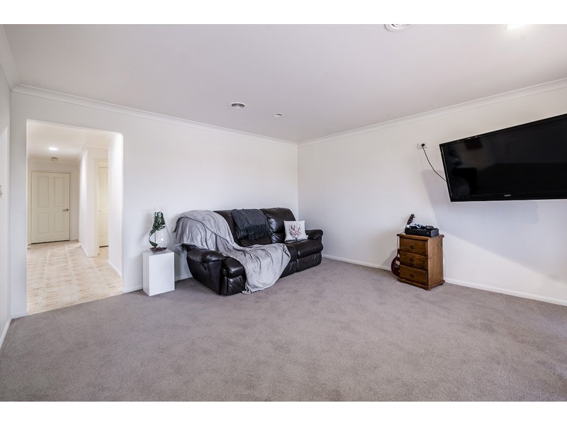 3 Kells Close, Cranbourne East VIC 3977