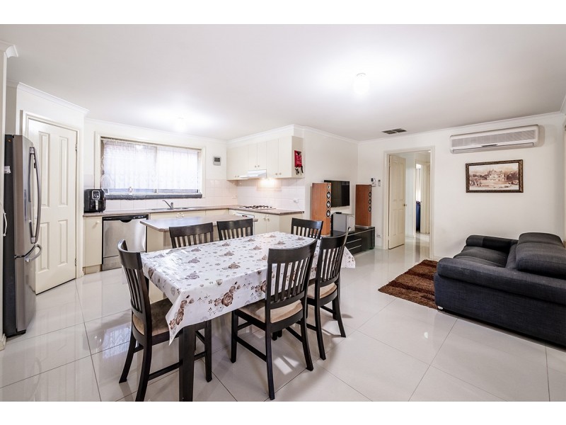 8 Cirai Crescent, Cranbourne West VIC 3977