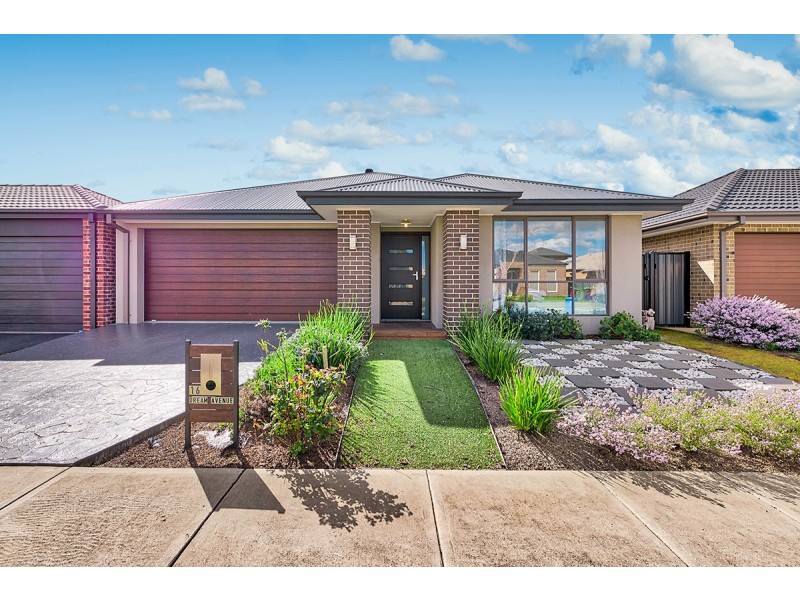 16 Dream Avenue, Clyde North VIC 3978