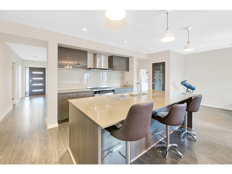 16 Dream Avenue, Clyde North VIC 3978